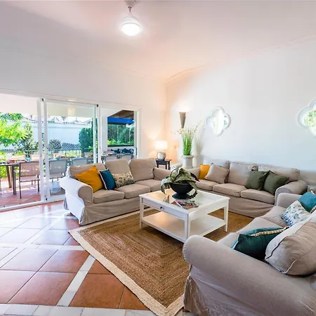 10 Luxe By Lirios Village *