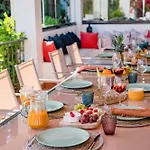 10 Luxe By Lirios Village فيلة