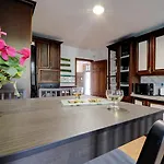 10 Luxe By Lirios Village ماربيا