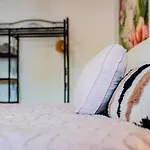 10 Luxe By Lirios Village *