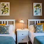 10 Luxe By Lirios Village