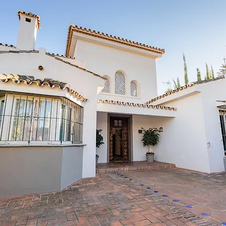 10 Luxe By Lirios Village Villa