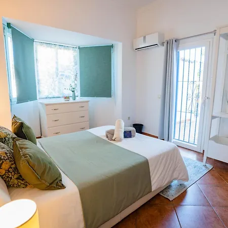 10 Luxe By Lirios Village Villa *