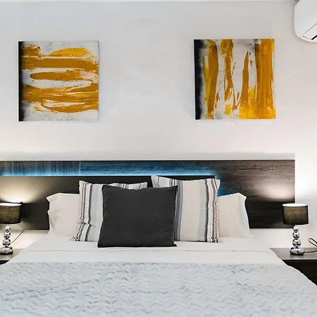 10 Luxe By Lirios Village Villa Marbella