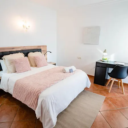 10 Luxe By Lirios Village Villa