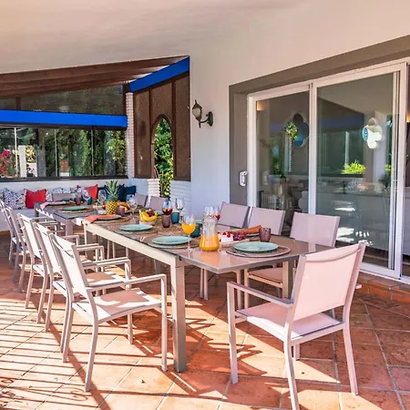 10 Luxe By Lirios Village Villa