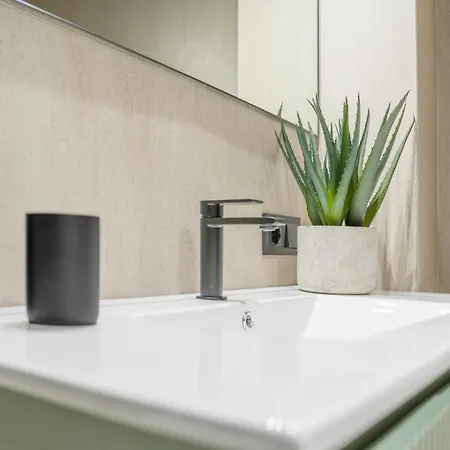 10 Luxe By Lirios Village Villa