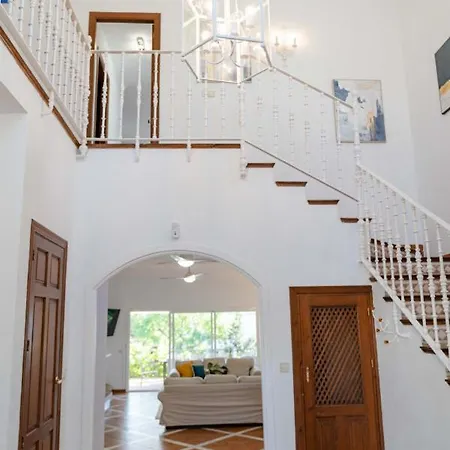 10 Luxe By Lirios Village - Superb Location And Heated Pool *