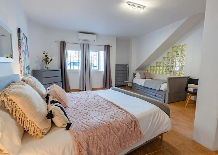 10 Luxe By Lirios Village Villa