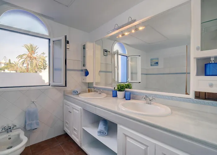 10 Luxe By Lirios Village