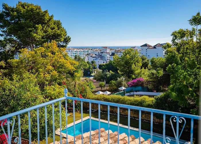 10 Luxe By Lirios Village Villa *