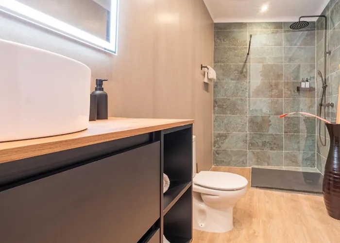 10 Luxe By Lirios Village Villa *