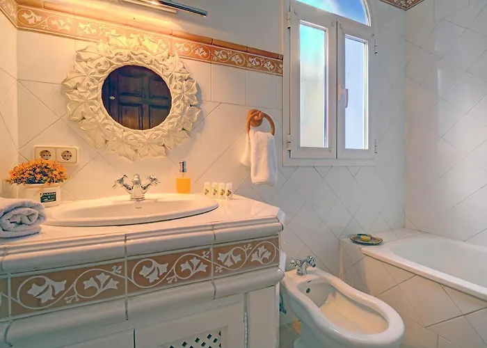 10 Luxe By Lirios Village فيلة