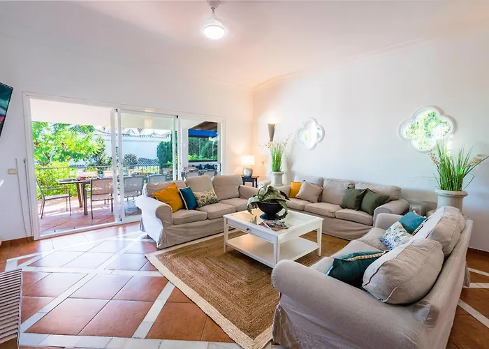 10 Luxe By Lirios Village *