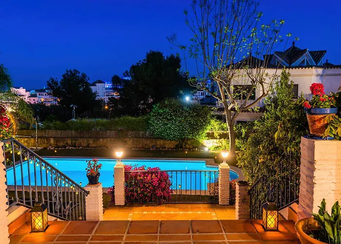 10 Luxe By Lirios Village Villa