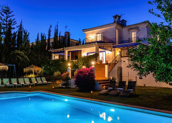 10 Luxe By Lirios Village Villa