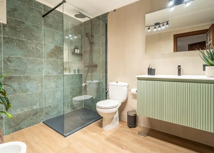10 Luxe By Lirios Village *