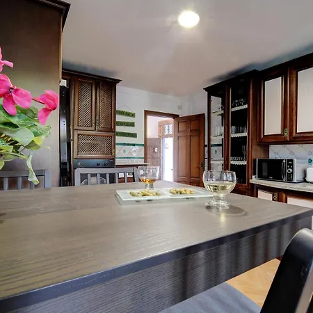 10 Luxe By Lirios Village Марбелья