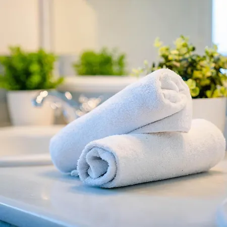 10 Luxe By Lirios Village * Марбелья