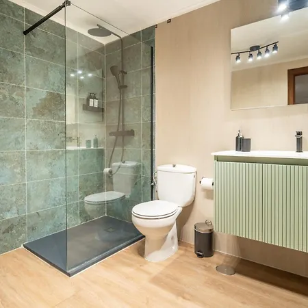 10 Luxe By Lirios Village *