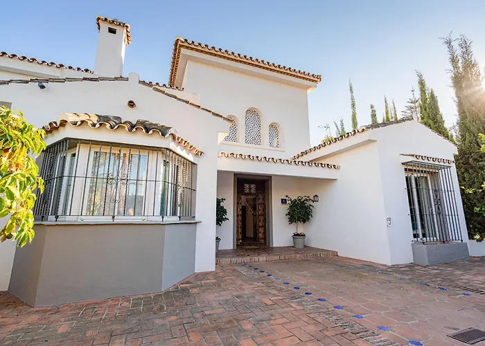 10 Luxe By Lirios Village Villa