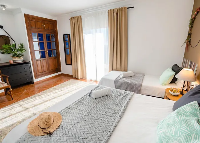 10 Luxe By Lirios Village Villa *