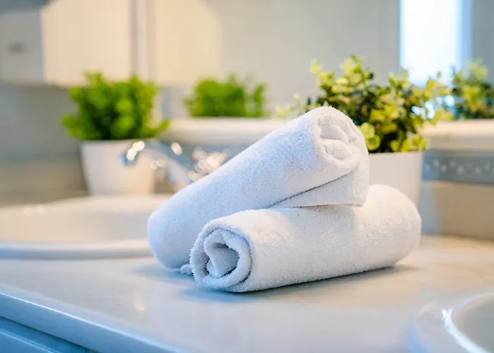 10 Luxe By Lirios Village * Marbellac